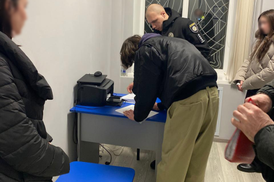 Хлопцю, який напав на однолітка у вінницькому ТРЦ, повідомили про підозру

