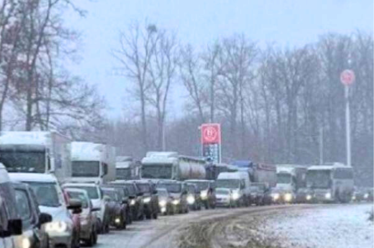 Через негоду ускладнено рух на автодорозі державного значення на Вінниччині: що відомо