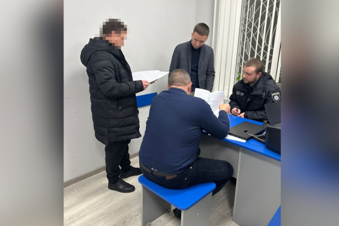 Талони замість грошей: як чиновник «продавав» відстрочку від мобілізації