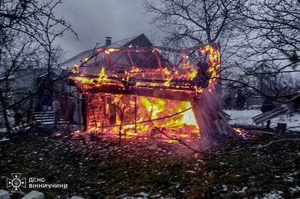 Складна доба для ДСНС: на Вінниччині горіли будинки, авто й зерносушарка