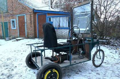Електробайки з деталей від тракторів: 80-річний майстер з Вінниччини створює унікальний транспорт