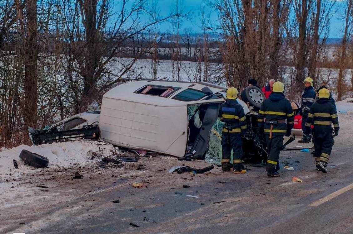 Рятувальники ліквідували наслідки аварії з постраждалими на Вінниччині (фото)