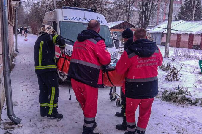 У Вінниці рятувальники через вікно потрапили до квартири, щоб врятувати літню жінку