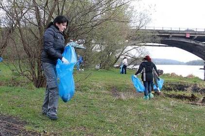 У місті вже розпочалось весняне прибирання