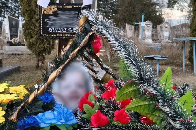 Апеляційний суд залишив під вартою матір хлопчика, який помер від голоду 