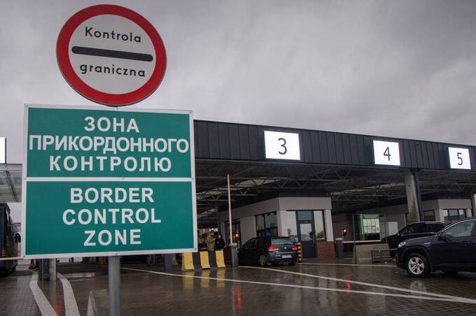 «Він у мене кордон не пройде»: італійця з проросійськими поглядами не пустили в Україну