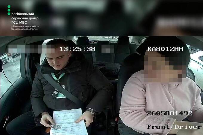 За «успішне» складання іспиту з водіння жінка запропонувала адміністратору $500