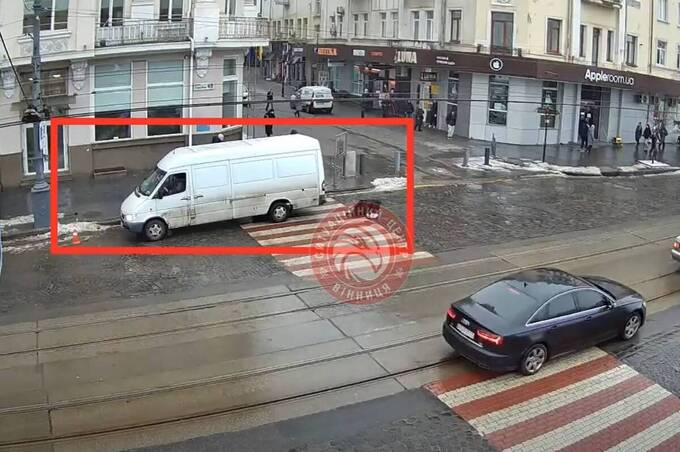 Збив жінку на переході та втік з місця ДТП: що відомо про аварію на Соборній у Вінниці (відео)