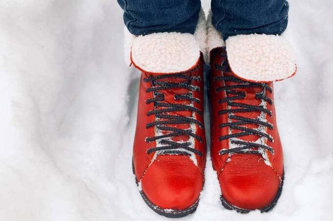 Чим обробити підошву зимового взуття, щоб воно не ковзало на ожеледиці та снігу
