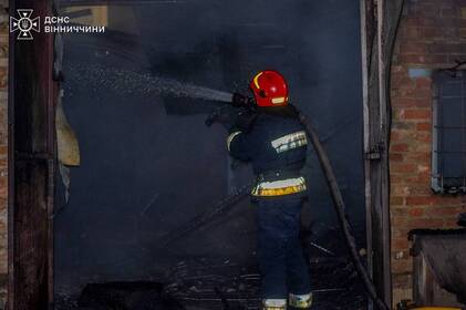 Чотири пожежі за добу: у Вінницькій області горіли гаражі, будинки й авто