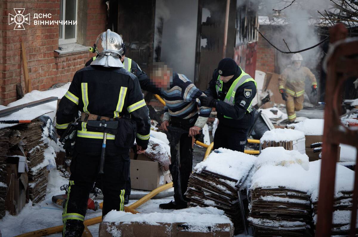 У Вінниці під час пожежі в будинку травмувався 86-річний чоловік (відео)