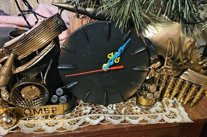 У Вінниці розігрують унікальний фронтовий годинник з бойових куль і снарядів