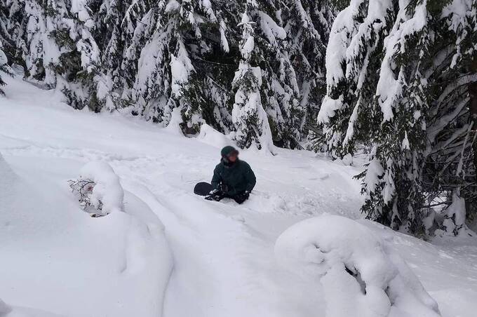 Туман, ліс і замети до 1,5 метра: на Рахівщині врятували сноубордиста з Вінниці