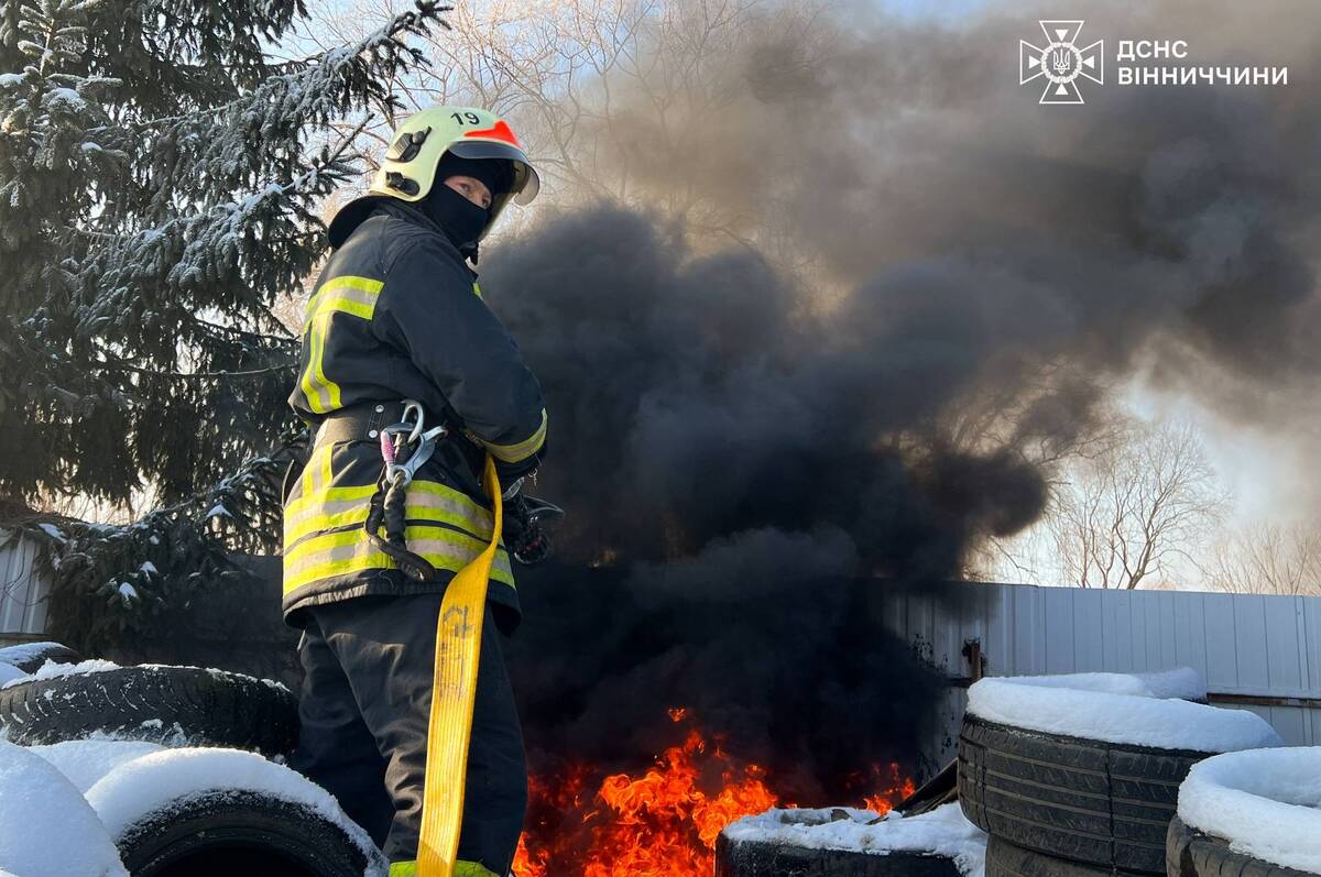 У Калинівці горіли автомобільні шини, а в Бершаді та Вінниці — сміттєві баки