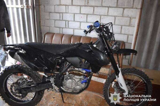 Через неприязнь підпалив мотоцикл сусіда: у Василівці затримали 37-річного чоловіка