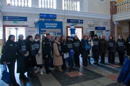 «ТОБІ ЦЕ ЗНАЙОМО?» — МОМ представила у Вінниці інсталяцію, що вчить розпізнавати небезпеку торгівлі людьми 