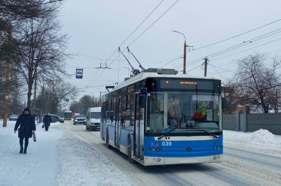 Погода у Вінниці вплинула на рух трамваїв і тролейбусів