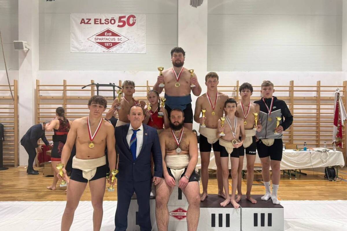 Вінницькі сумоїсти вибороли 11 медалей на міжнародному турнірі в Угорщині (фото)
