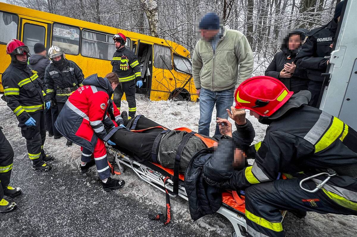 Ожеледиця спричинила ДТП з рейсовим автобусом на Вінниччині (фото)
