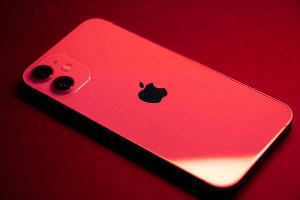 Apple iPhone як стильний аксесуар з десятками кольорів і форматів