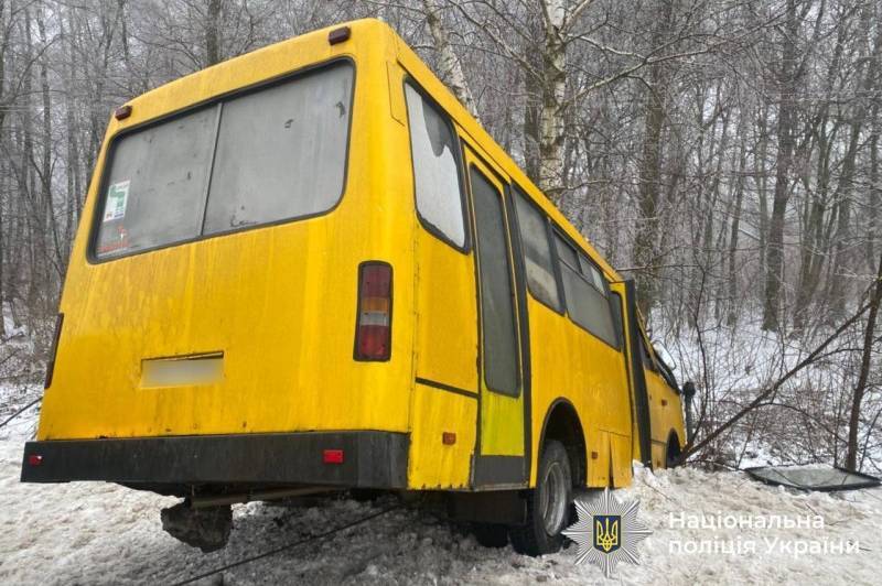 Рейсовий автобус вилетів у кювет на Вінниччині: що відомо про постраждалих