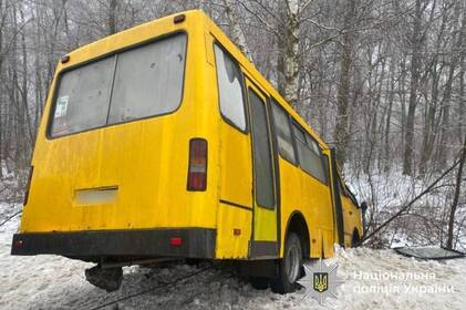 Рейсовий автобус вилетів у кювет на Вінниччині: що відомо про постраждалих