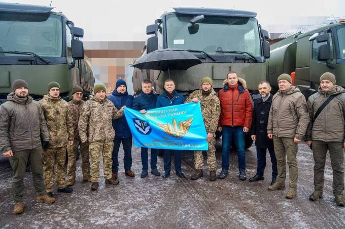 Міжрегіональний координаційний гуманітарний штаб передав підрозділу Повітряних Сил ЗСУ три сучасні паливозаправники