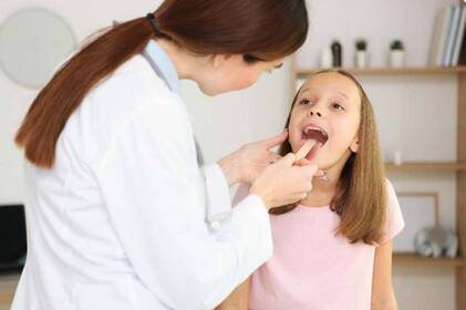 Коли мигдалики стають загрозою: у яких випадках лікарі радять операцію