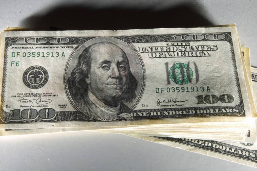 НБУ оновив курс валют: скільки коштує євро, долар та злотий у суботу, 31 січня