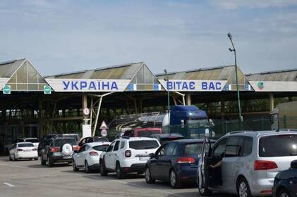 Рух транспорту на кордоні України та Молдови тимчасово обмежено