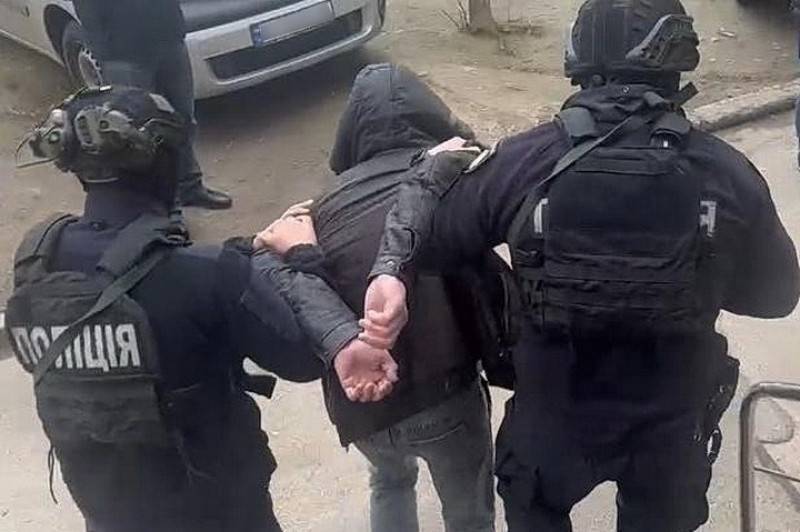 Розбій серед білого дня: у Вінниці чоловіка засудили за напад на жінку