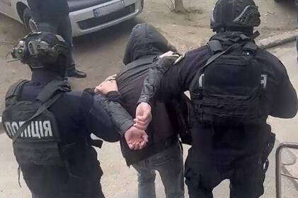 Розбій серед білого дня: у Вінниці чоловіка засудили за напад на жінку