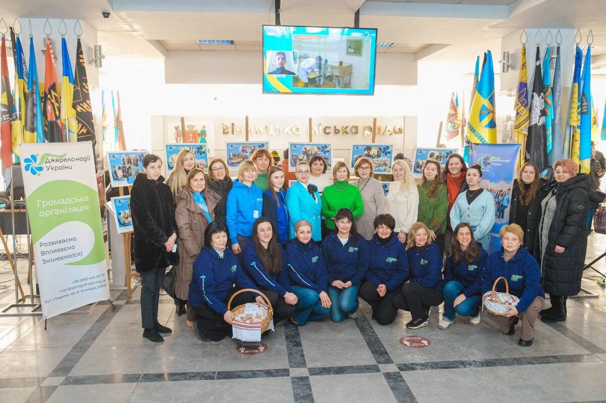 Від перших кроків до системних змін: у Вінниці презентували фотовиставку «Джерела надії України»