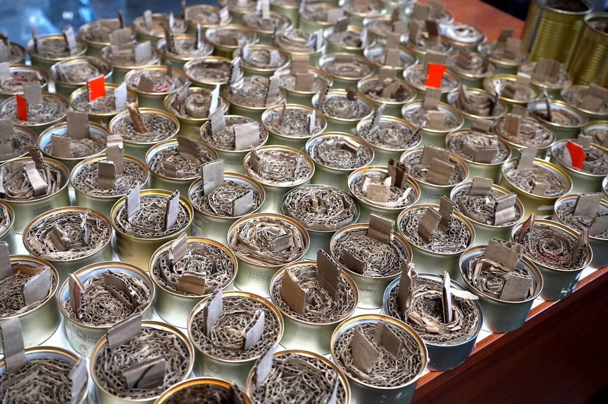 Тепло з тилу: у Вінниці діти й дорослі разом виготовляли окопні свічки для військових