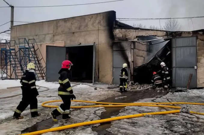 Вісім пожеж за добу зафіксували на Вінниччині: горіли підприємство, будинки та автомобілі