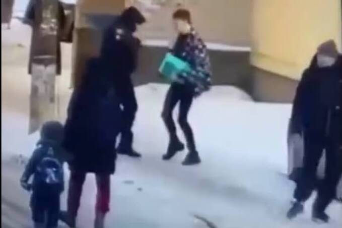 У Вінниці 17-річний хлопець вдарив поліцейського палицею по потилиці