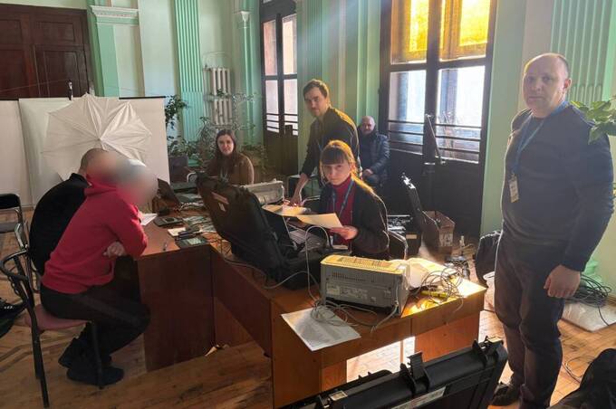 На Вінниччині звільненим з полону захисникам оформлюють паспорти під час виїзних прийомів