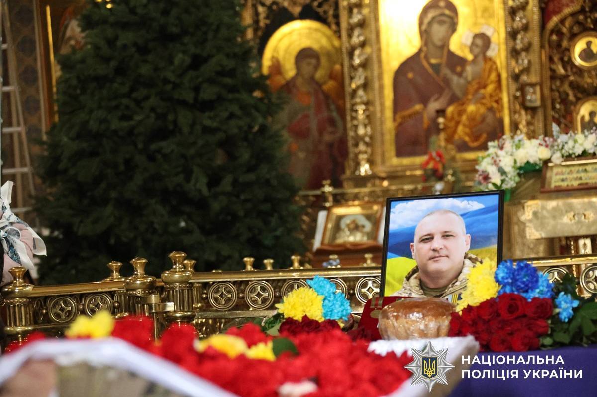 У Вінниці провели в останню путь поліцейського штурмової бригади «Лють» Олега Некрасова