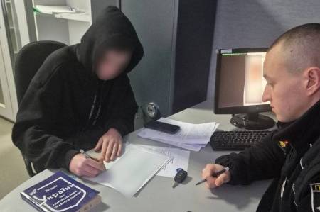 У Вінницькому районі 26-річний чоловік видавав себе за поліцейського в соцмережах