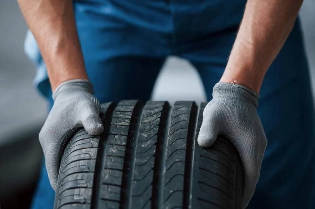 Почему состояние шин критично при экстренном торможении: наблюдения водителей