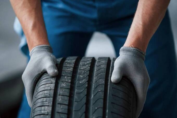 Почему состояние шин критично при экстренном торможении: наблюдения водителей