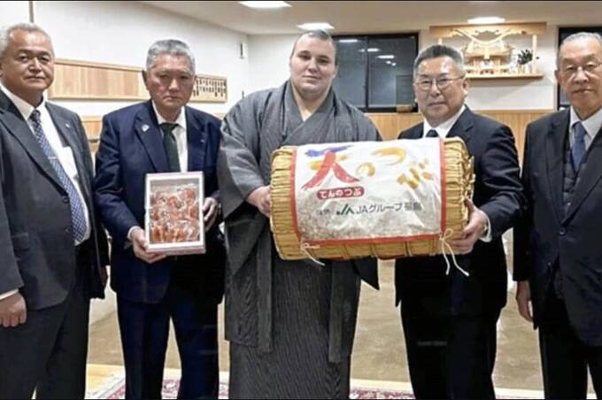 Вінницький сумоїст Аонішікі отримав тонну рису та 40 кг хурми від японських фермерів