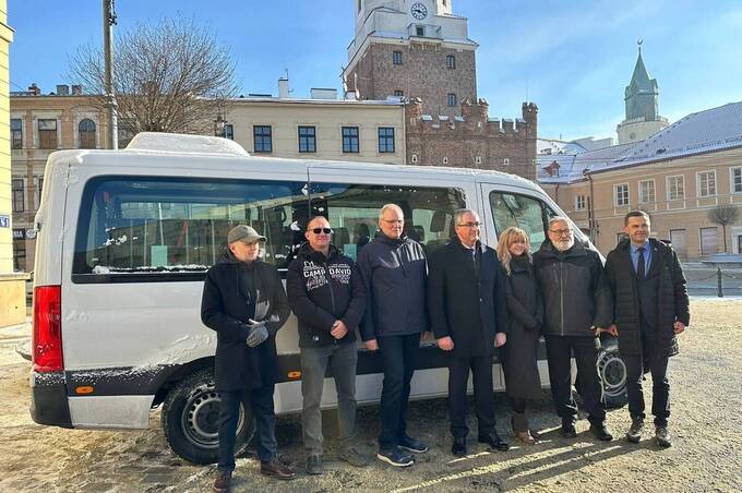 Вінниця отримала спеціалізований автобус та потужні генератори від Любліна та Мюнстера