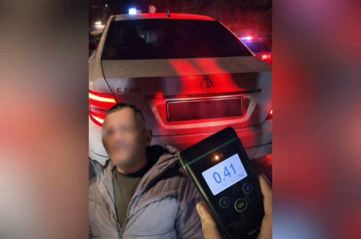 На Вінниччині зупинили Mercedes із фальшивими спецсигналами та п’яним водієм