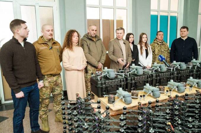 400 FPV-дронів, 15 Matrice 4E та 600 окопних свічок: Міжрегіональний координаційний гуманітарний штаб організував чергову передачу для військових