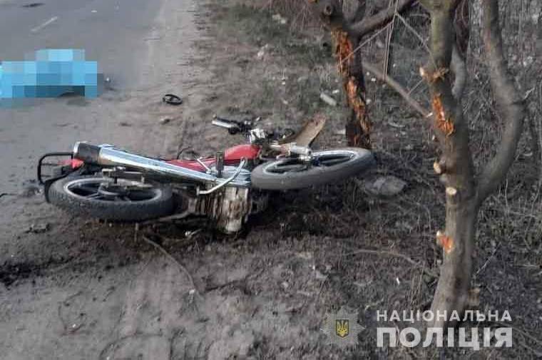 Поліція встановлює обставини аварії, у якій загинув мотоцикліст