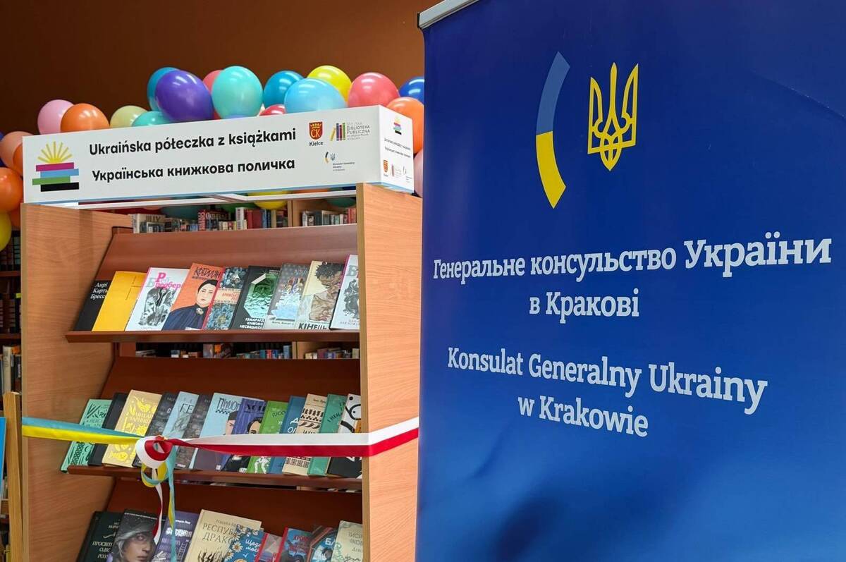 У місті-побратимі Вінниці Кельце відкрили першу українську книжкову поличку