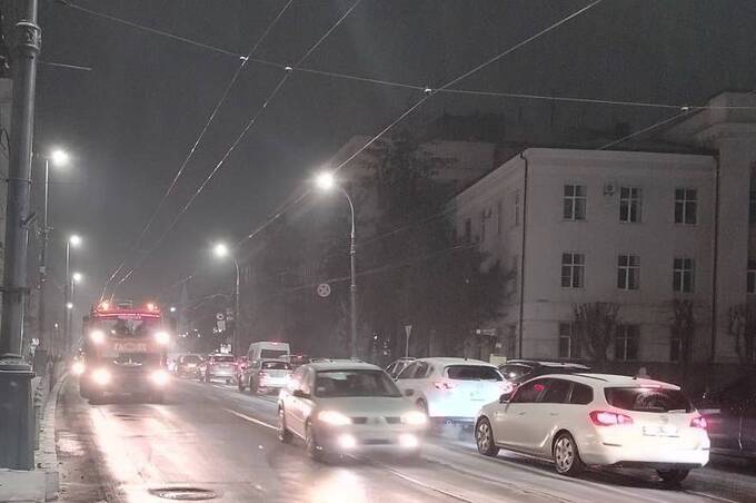 Спецтехніка вийшла о 4-й ранку: у Вінниці запобігають ожеледиці