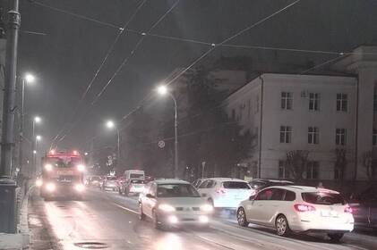 Спецтехніка вийшла о 4-й ранку: у Вінниці запобігають ожеледиці