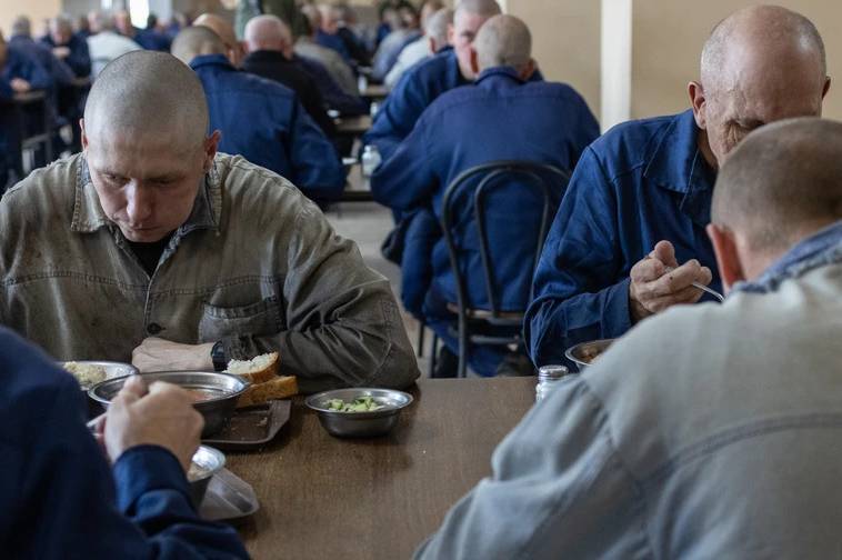 Не вважають українців людьми та готові воювати знову: результати опитування російських полонених